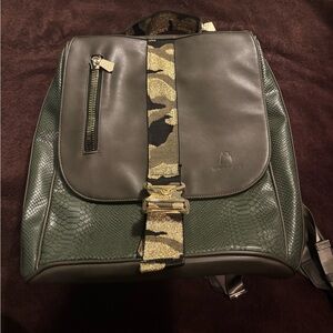 Tote&Carry Green Camouflage Strap Backpack